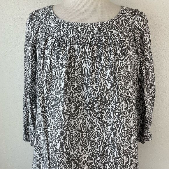 Liz Claiborne Animal Print Three Quarter Sleeve Top Size M EUC - Picture 2 of 5